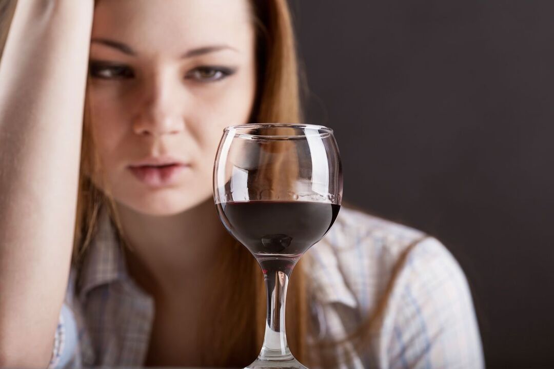 Mujer adicta al alcohol