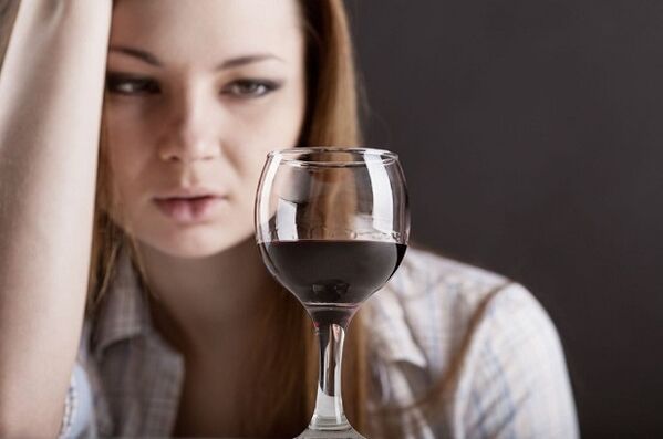 mujer bebiendo vino como dejar de beber